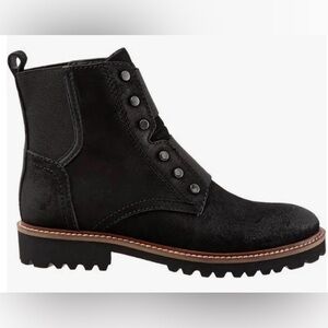 NWOT Softwalk Indiana boots, black suede, silver studs, women’s size 9.